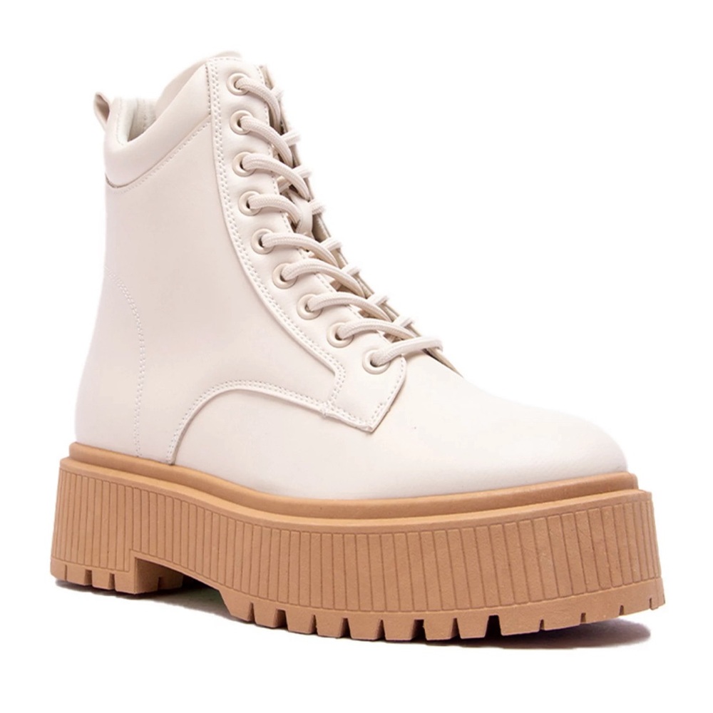 Qupid Shoes Women’s Combat Lace-Up Lug Boots Off-White